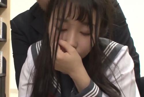 ロリ貧乳痴漢｜トイレ連れ込み喉奥イラマチオレイプ｜髪を掴んでチン根まで咥えさせる