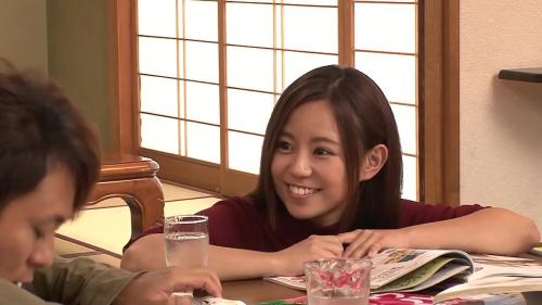 こたつの中で、友達の妹にイタズラ｜欲情した彼女とのラッキースケベ