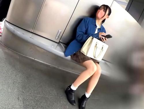 JK電車痴漢・逆さ盗撮｜素人少女が、車内でチンポをぶち込まれ種付けされて・・・