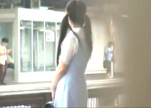 ひよこJC×痴漢｜通学ちゅうの少女がネチネチ触られ気持ちよくなっちゃう。大人の肉チンポが挿入してくるのに拒まない