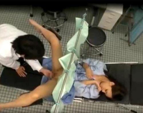 《産婦人科種付け痴漢》診断するフリして女性器をイジリ倒し、バレないようにナマ挿入中出しSEX