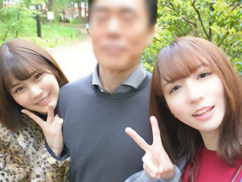 【パパ活ｘハーレム】金のためなら場所を問わずパコる痴女共！狭い車内で中年チンコを無我夢中でしゃぶりまくる❢
