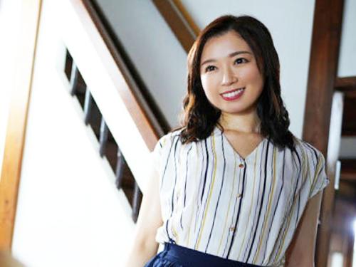 【人妻ｘオナニー】「見られちゃった///」オナニーしたまま寝込んだ熟女さん夫不在中に発情中年ハゲオヤジと白昼不倫ｗｗｗ