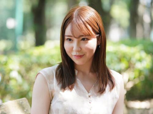 【巨乳ｘ顔射】「私の顔にイッて♥」男を勃たせて射精促す巨乳女子！美巨乳武器にして男二人同時に相手してビクビク痙攣絶頂ｗ