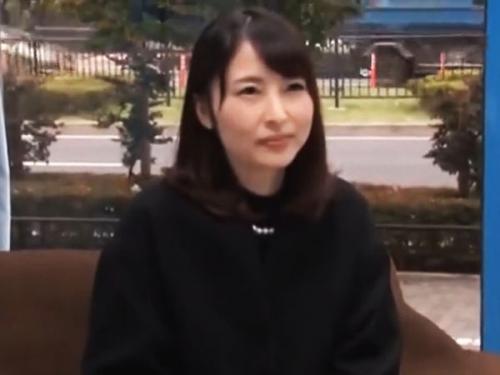 【マジックミラーｘ人妻】何も知らずに車内にご案内された清楚系人妻！乳首マッサージからのメス穴濡らしてイキすぎ!!