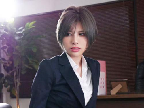 【女上司ｘ不倫】「何がしたいのッ!!」弱味を握られ性処理応じる女上司さんイカ臭い肉棒咥えスマホ個撮され号泣涙目ｗｗｗ