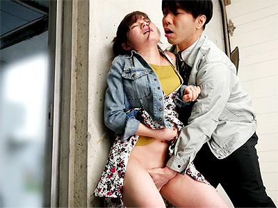 【レイプ×人妻】「離して...イヤ...」鬼畜男に買い物帰りに拉致され強姦されるも感じまくっちゃう淫乱美人主婦ｗ