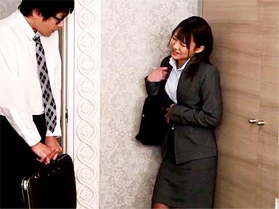 【相部屋×女上司】「本当に何もしないでよ？♥」とか言いつつ男性部下とベロチューから本番セックスしちゃう美人上司ｗ