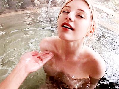 【白人×露天風呂】ブロンドヘアの美白ブロンド美女が温泉で日本人男性と淫乱プレイ！露天風呂での露出青姦SEXで悶えまくる！