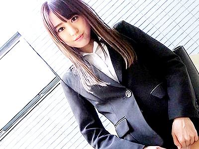 【素人】就活中の激シコ美少女がHOTELでリクルートスーツ脱ぎ捨てセフレとの濃厚ファックでメス全開でビッチに悶絶！