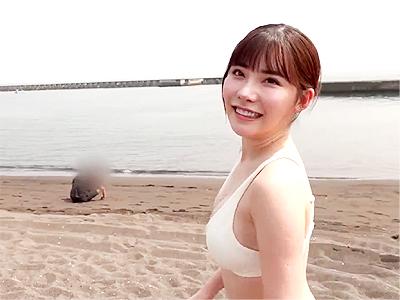 【逆ナンパ×素人企画】深田えいみさんがビーチで素人男性を引っ掛けて痴女りまくりからのリアルセックスで乱れちゃう！