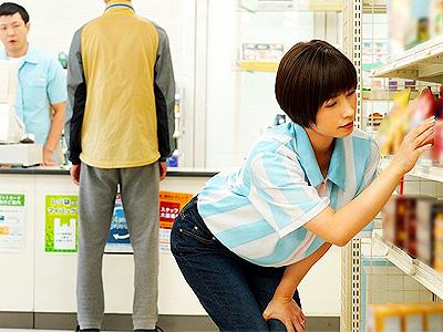【店長の嫁】バイト先の主婦が超絶ビッチ過ぎ...勤務中にチンコを手コキされバックヤードでガチSEXのヤリマン女ｗ