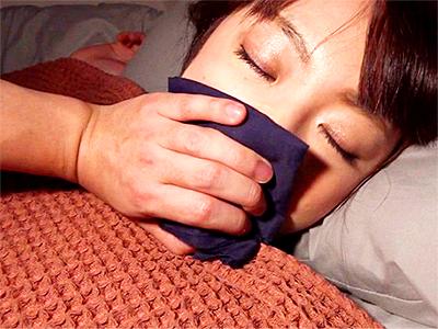 【レイプ】視聴注意案件：民泊でやって来た美少女を昏睡させクンニやイラマチオ楽しみガチ挿入する変態鬼畜男！