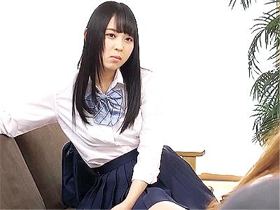 【娘の友達】友達の家で友パパにパンチラしたり熱い視線を送る淫乱ビッチ痴女美少女！しっかり奥さんから寝取っちゃう！