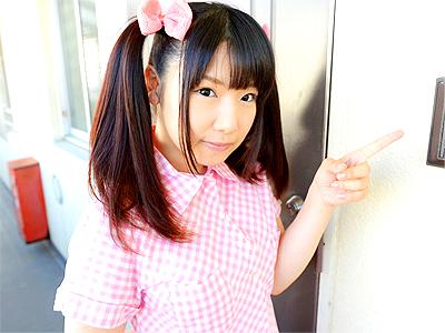 【素人企画】「こんにちわ... 恥ずかし...」無毛マンコの炉利系美少女を素人男性宅に派遣！お顔に似合わず大胆痴女プレイ