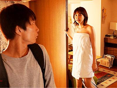 【彼女の姉】「ねぇ、何か着るもんある？」妹の彼氏を誘惑し耳舐め濃厚フェラ＆手コキで勃起させ淫乱NTRファックのビッチ女