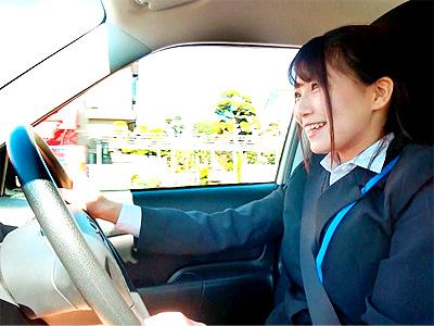 【素人ナンパ】営業中のOLに声掛け車に同乗に成功ｗ実はスケベ淫乱女で車内ファックで痴女レベル腰使いで悶絶アクメ！