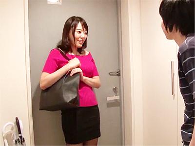 【デリヘル】「ひ、人違いじゃないですか...？」やって来たのが学生時代のマドンナで爆乳ボディ全裸SEXで膣内射精！