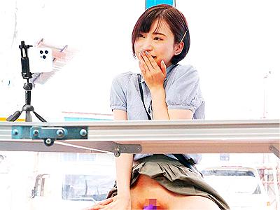 【MM号×素人企画】「ｳｩｩｯ...だ、大丈夫...ｱｧｧｧ...」彼氏とのビデオ通話中にマンコ責めお漏らし悶絶！