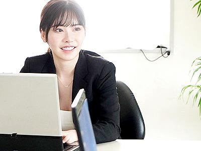 【痴女×女社長】男性社員を喰い散らかして社内でSEXする淫乱ビッチな女社長！美乳ボイン丸出しでピスられ悶絶！