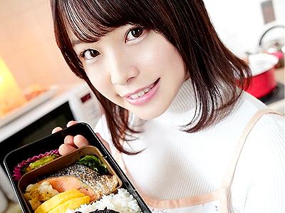 【人妻×新婚】Tバック桃尻を朝から丸出しで夫のチンポを濃厚フェラチオ口内射精！夫帰宅後すぐさま淫乱SEXとかｗ