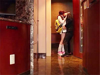 【ヤリマン×ギャル】メス全開絶倫な美少女ギャル！濃厚なベロキスからチンコをフェラチオ→本番SEXでメス全開で乱れる！