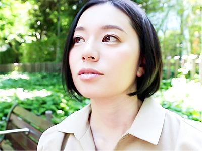 【人妻×AVデビュー】三十路でこの透明感！清楚系美人妻主婦がカメラの前でスリム美BODY晒してオナニーや濃厚オーラル！