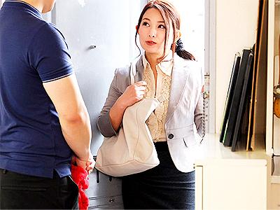 【女上司】「私のことエロい目で見てたわよね？」部下の独身寮に出向き痴女全開で襲いかかりSEXで淫乱全開の美魔女！