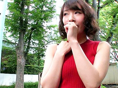 【熟女×デリヘル】「結婚？...してます...」やってきたミニスカ美魔女主婦が即尺フェラ！NGお構いなしに本番SEXでイカせる！