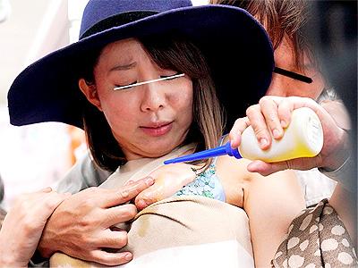 【熟女×痴漢】混雑した電車内で熟女が痴漢され快楽堕ち！ボインおっぱい揉まれチンコぶち込まれて感じちゃう！