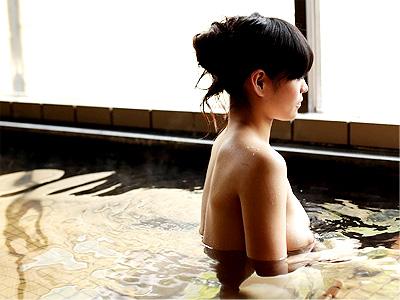 【若妻×温泉】極上BODYの27歳主婦が草津温泉でソープテクを習得し濃厚おもてなしから本番ファックで絶叫悶絶アクメ！