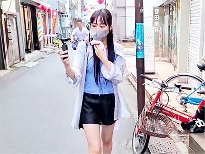 【喉奥マンコ】マスクで極太ディルド隠してのイラマチオ状態で野外散歩！部屋では本物肉棒を涎まみれで出し入れされる！