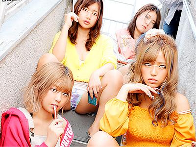 【ハーレム×ギャル】「チンコしごけよ！」階段にたむろして男を連れ込むヤンキー集団！ビッチ全開ファックでザーメン膣内射精ｗ