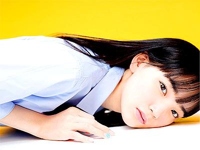 【チクシャ】「男の人も乳首で感じるんですか？♥」撮影現場でスタッフを乳首責めザーメン射精される激カワ美白美少女！