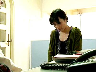 【万引き×人妻】ヘンリー塚本作品：万引きの代償としてカラダを奪われる美熟女主婦！全裸で膣奥突かれボイン鷲掴みされる！