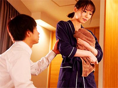 【女上司×人妻】「部屋...取り直すから...」出張先HOTELで好意を寄せてくる男性部下と不倫NTR SEXで悶える女上司！