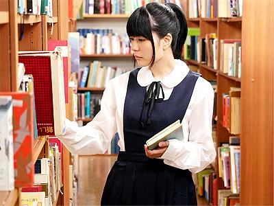【JK×ぶっかけ】図書室で勉強中にクンニから勃起チンコをお口にぶち込まれ涎まみれのイラマチオされちゃう美少女ｗ