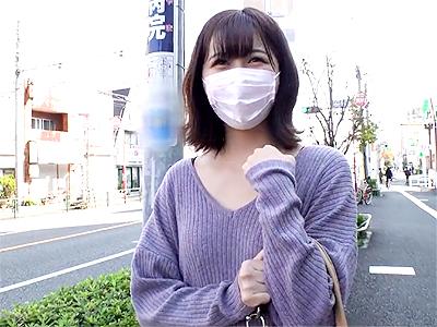 【人妻ナンパ】街行く綺麗な主婦に童貞君と素股をしてもらう企画でこすれる股間に欲情してしっかり本番ファックに発展！