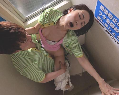 【瀬尾礼子】コンビニで仕事している綺麗なおばさんは年下ちんぽくんとふしだらな交わりを持つ不倫SEX