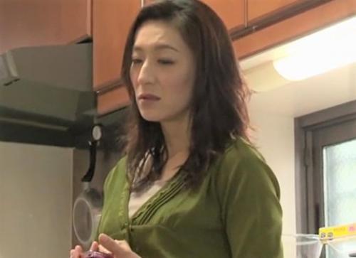 ＜松本まりな＞美しい四十路主婦が侵入者に襲われ旦那の前で鬼畜チンポで凌辱される