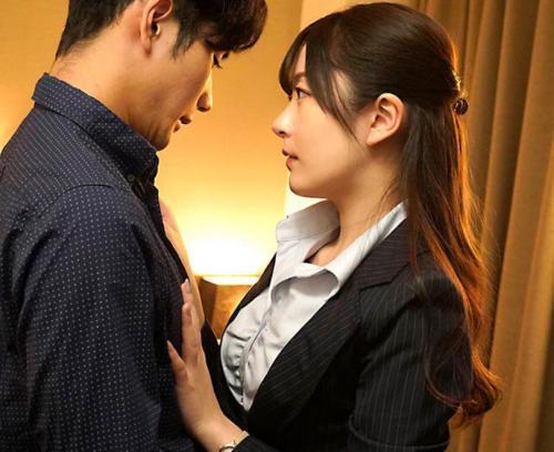 【青空ひかり】最高にかわいい不動産レディーは奥さんいる新婚男の客を相手にエチエチ行為しちゃう禁断浮気NTR