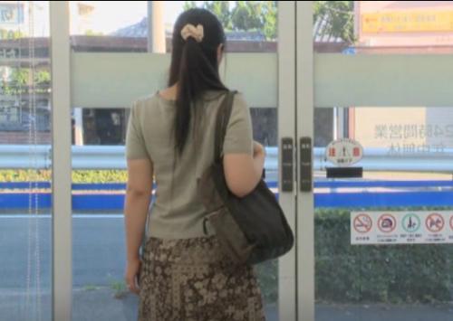 【ヘンリー塚本】「生理の時期になると万引きしたくなる//」盗み癖がある四十路おばさんを店主はホテルでファック！