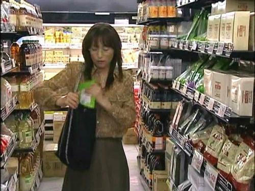 【黒木小夜子】盗みをしたことが店の人に発見された熟女が誠意を尽くし体で責任を取るSEX