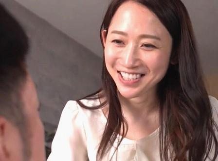 【水戸かな】夫の弟をロングスカートの中に導く淫乱美熟女と不倫セックス！