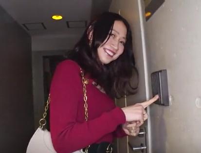 【水戸かな】四十路スレンダー主婦がM男の自宅にお邪魔してド淫ら全開の痴女SEX