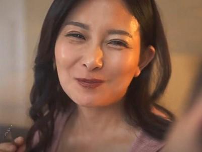 【一色桃子】人生初の彼女が出来た親戚の男の子を彼女より先に頂いちゃう痴女叔母さんが激シコ！