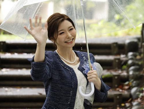 【愛弓りょう】セクシーオーラがエグい綺麗な四十路おばさんにチンポ興奮して筆おろし近親相姦してもらったｗ