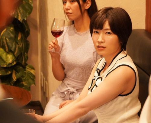【奥田咲】だから嫌な予感がしたんだ！愛する女房が同窓会に行ったら元カレにNTRだいしゅきホールド不倫セックス！