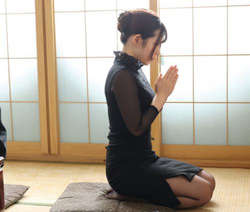 ＜沙月恵奈＞かわいい容姿の女の子のミスを庇って解雇された中年男に強引におまんこ求められ償い不倫バコバコ！