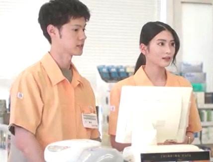 【本庄鈴】近所のお店でバイトを始めた綺麗な主婦を手助けする年下の同僚と不倫SEXしてしまう